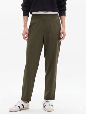 Athleta Sz 8 Brooklyn Athleisure Kaki Green Tapered Outdoor Everyday Pants